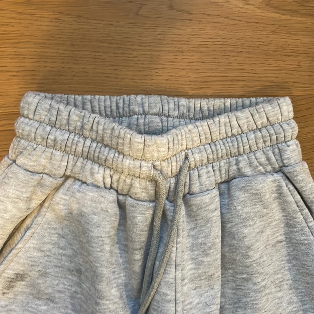 Grey sweatpants - Picture 2 of 3